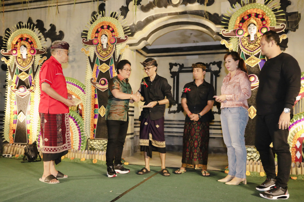Bupati Badung Hadiri HUT ST. Dharma Sentosa Ke-46 Banjar Gede Anggungan